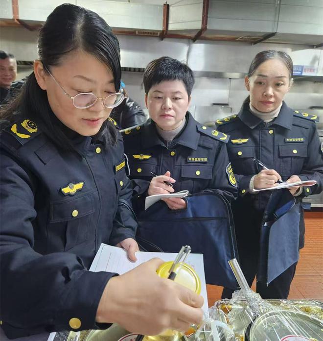 沙场秋点兵秣马见真功 黄陂区市场监管局开展餐饮监管业务大练兵(图2)