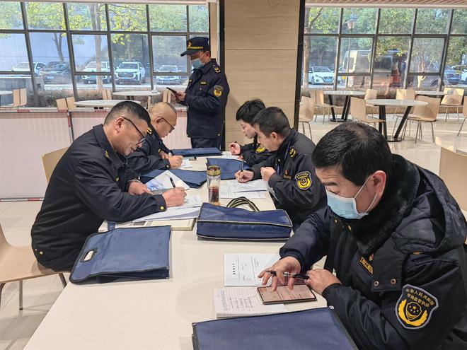 沙场秋点兵秣马见真功 黄陂区市场监管局开展餐饮监管业务大练兵(图1)